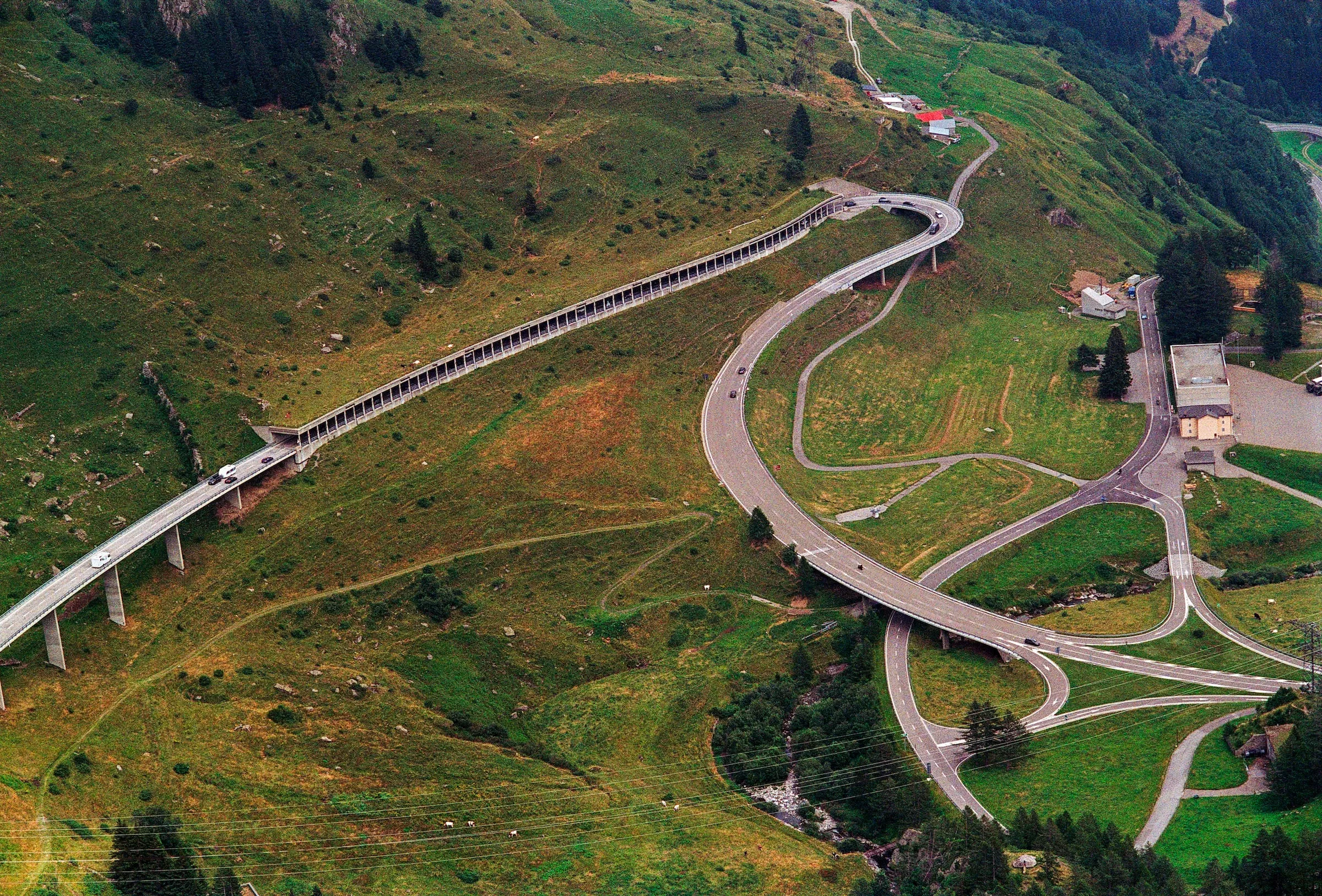 Bild des Gotthardpasses, da ein Tunnel ziemlich langweilig anzusehen ist...